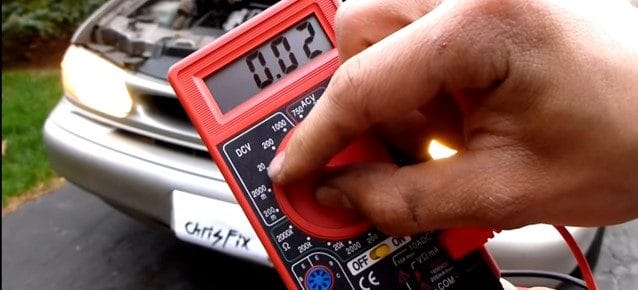 Test a battery with multimeter