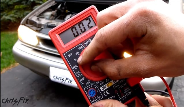 Test a battery with multimeter